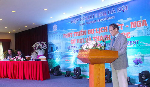 ​Ông Nguyễn Quang Lân, Chủ tịch Hiệp hội Du lịch Hà Nội phát biểu khai mạc chương trình.